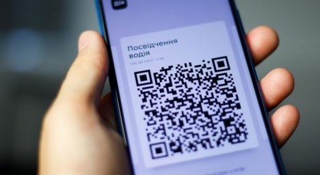 
Украинцы смогут оформлять водительские удостоверения и техпаспорт без пластика: дата

