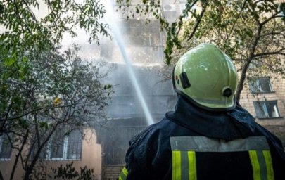 В Киеве произошел пожар в многоэтажке: спасли 10 человек, в том числе 4 ребенка
