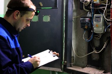 Киевлян предупреждают о фейковых поверках счетчиков от мошенников: как уберечься