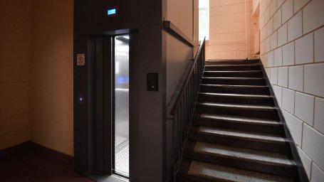 В КИЕВЕ РАЗВОРОВАЛИ БОЛЕЕ МИЛЛИОНА ГРИВЕН НА РЕМОНТЕ ЛИФТОВ