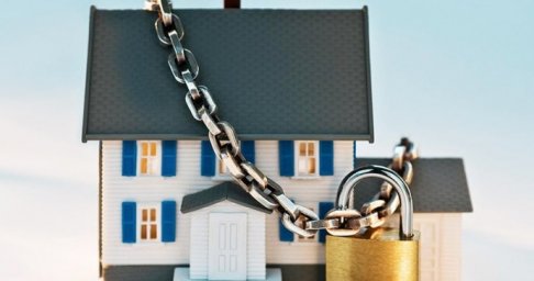 Забирают ли автомобили и квартиры за долги во время войны: разъяснение Минюста