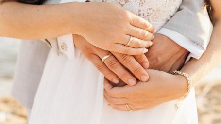 
Украинцы в Польше смогут жениться или развестись в консульствах: куда обращаться

