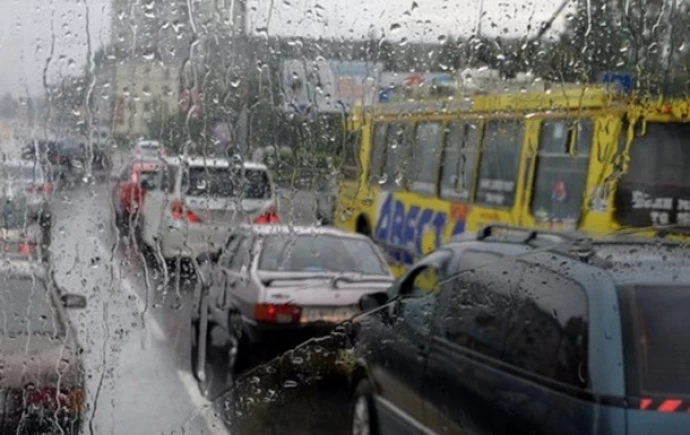 Киев накрыл дождь: жителей предупредили о возможных подтоплениях