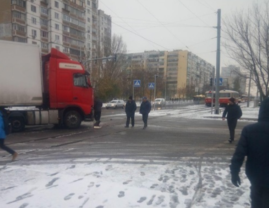 В Киеве за ночь произошло 50 ДТП