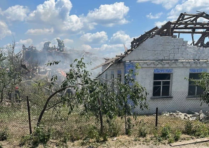 Массированная атака по Киевской области: в одном из районов есть разрушения, начался пожар