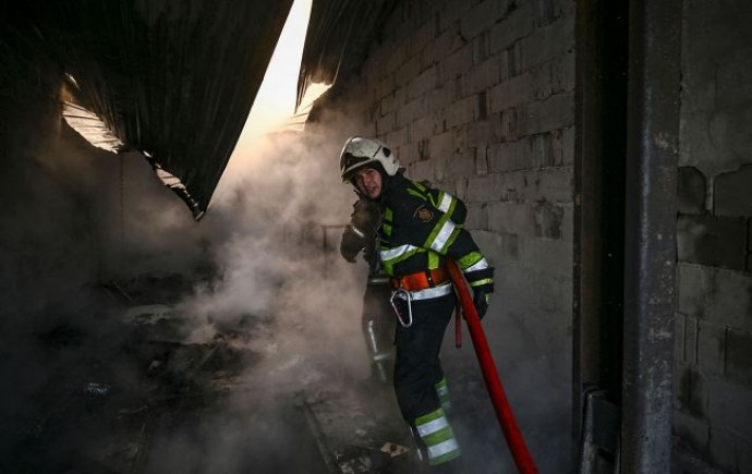В Киеве произошел пожар на СТО: есть пострадавший