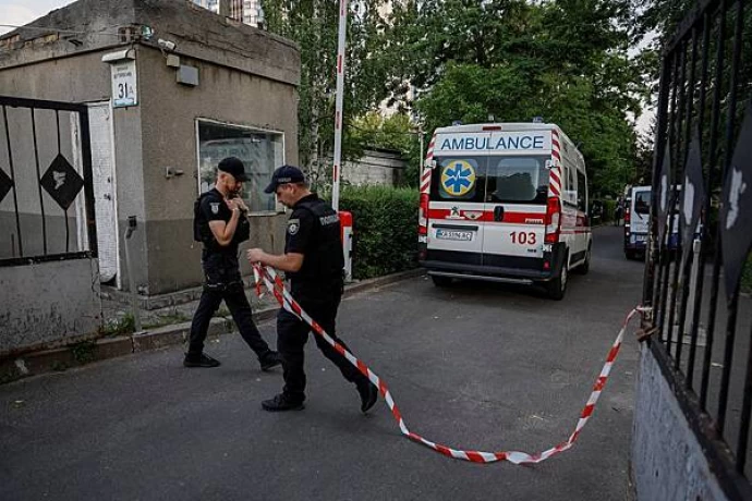 В Киеве из-за сообщения о минировании из больницы эвакуировали более 450 человек