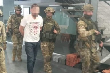 
В Киеве мужчина проник в офис и устроил стрельбу, его задержали
