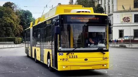 Вихідними у Києві змінять маршрути автобусів і тролейбуса №34: повний перелік