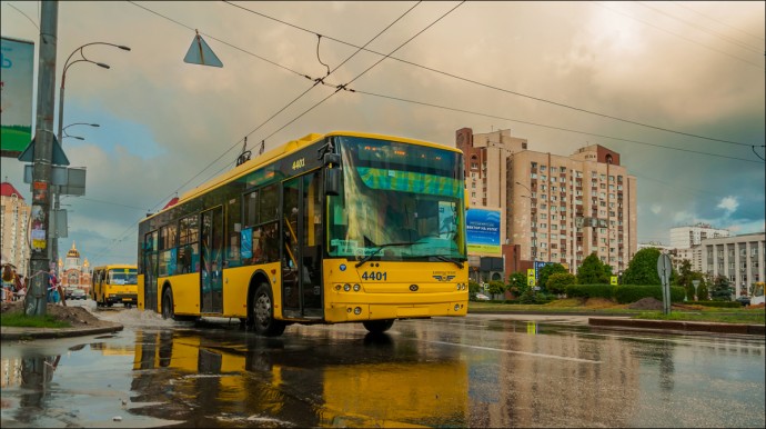 Пасажирам варто врахувати зміни: у Києві на вихідних автобуси та тролейбус №34 курсуватимуть інакше