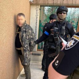 В Киеве задержали мужчину, который в сопровождении 20 вооруженных лиц напал на патрульных