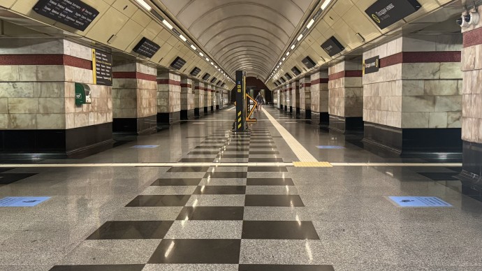 На станції метро &laquo;Сирець&raquo; зонують платформу під час тривог: окремі місця передбачили для дітей, тварин і маломобільних