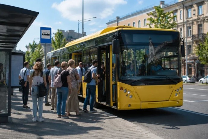 Частина автобусів Києва змінить маршрути на вихідних: де не курсуватиме транспорт через ярмарки
