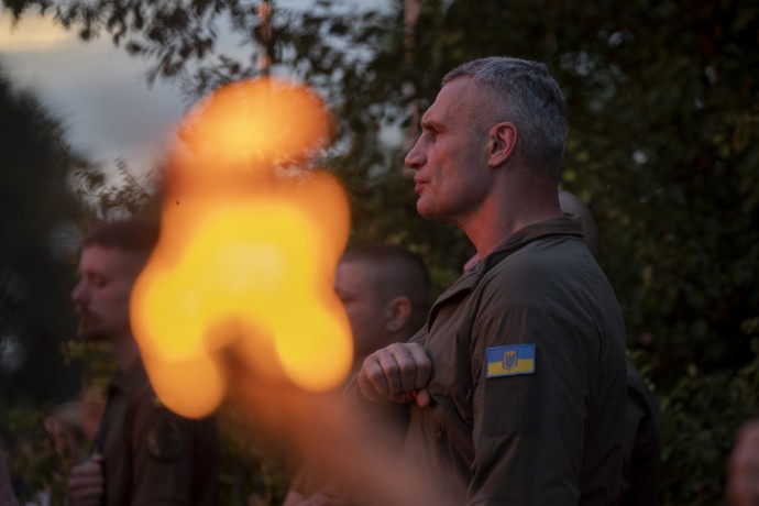 Віталій Кличко відвідав бійців батальйону «Свобода» 4-ї бригади Нацгвардії «Рубіж» та вручив їм відзнаки від столиці