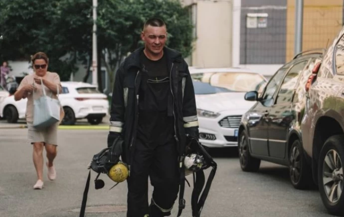 В Киеве произошел пожар в многоквартирном доме: есть жертвы