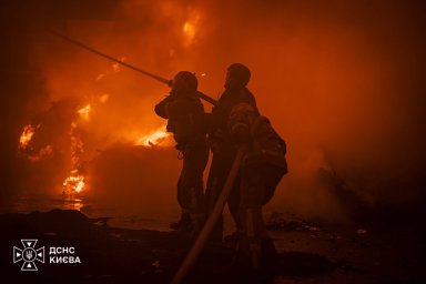 Повторний удар по Києву спричинив пожежу на складі: вогонь охопив 400 квадратних метрів