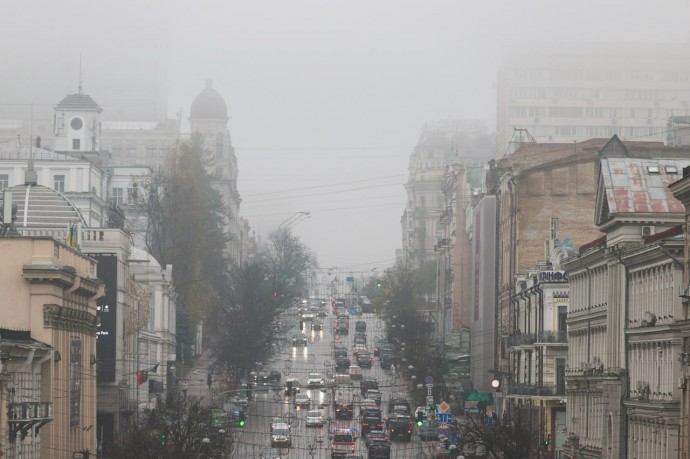 28 січня у Києві прогнозують туман, ожеледь та ожеледицю на дорогах: оголошено жовтий рівень небезпеки