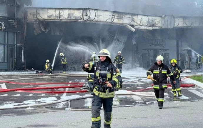 Пожар на АЗС в Киеве. В больнице умер несовершеннолетний пассажир авто