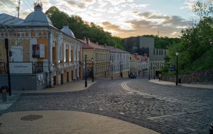 More than a million hryvnias were stolen during the reconstruction of the pedestrian alley on Andreevsky Descent