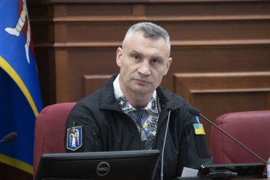 Віталій Кличко привітав українців з Днем Конституції