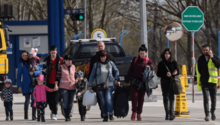 С начала войны более 5,8 млн человек покинули Украину, - ООН